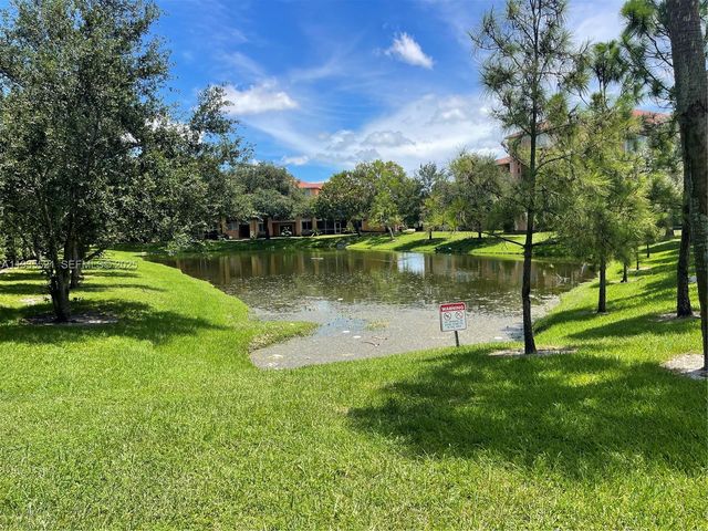 6900 SW 39th St 207J, Davie, FL 33314