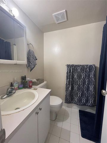 6900 SW 39th St 207J, Davie, FL 33314