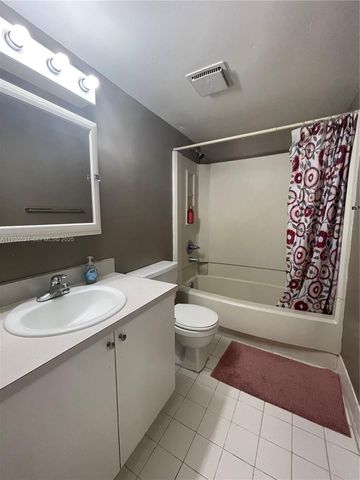 6900 SW 39th St 207J, Davie, FL 33314