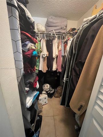 6900 SW 39th St 207J, Davie, FL 33314