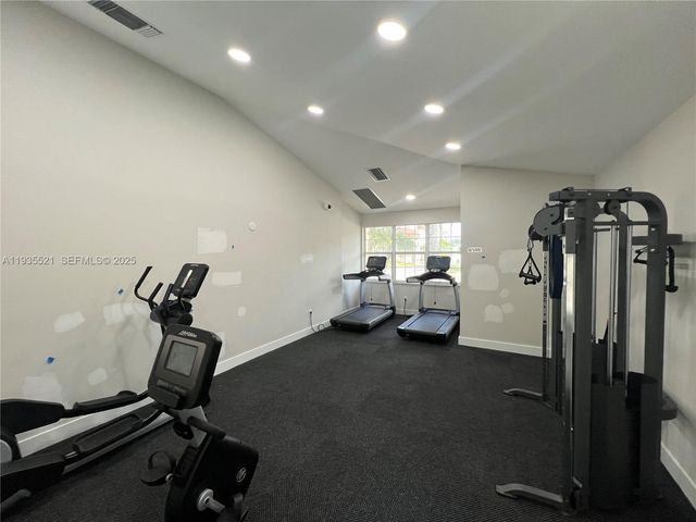 6900 SW 39th St 207J, Davie, FL 33314