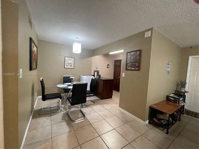 6900 SW 39th St 207J, Davie, FL 33314