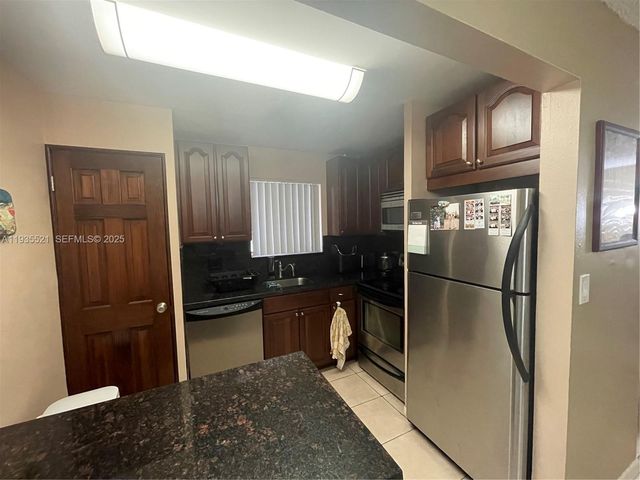 6900 SW 39th St 207J, Davie, FL 33314