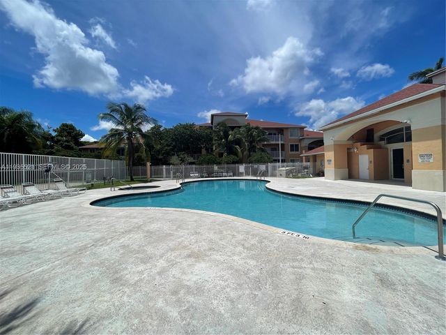 6900 SW 39th St 207J, Davie, FL 33314