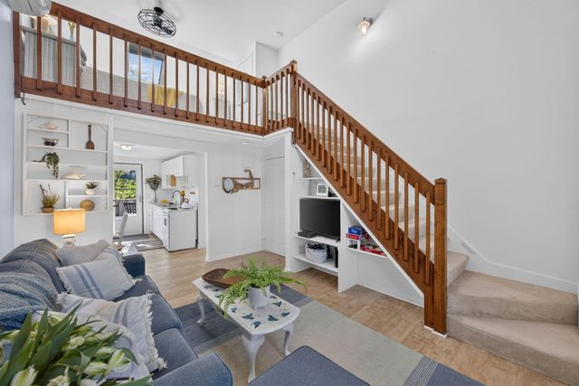 316 Sea Street APT I, Hyannis, MA 02601