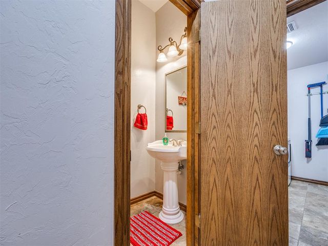 5608 Bent Creek Drive, Oklahoma City, OK 73135