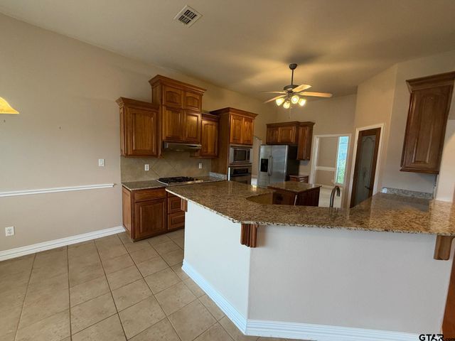 2073 Yasmeen Cir, Flint, TX 75762