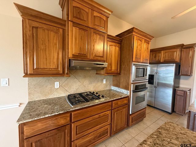 2073 Yasmeen Cir, Flint, TX 75762