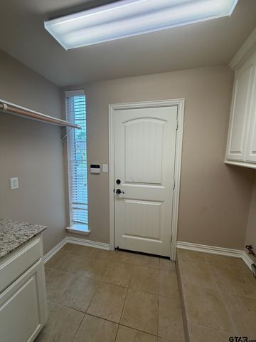 2073 Yasmeen Cir, Flint, TX 75762