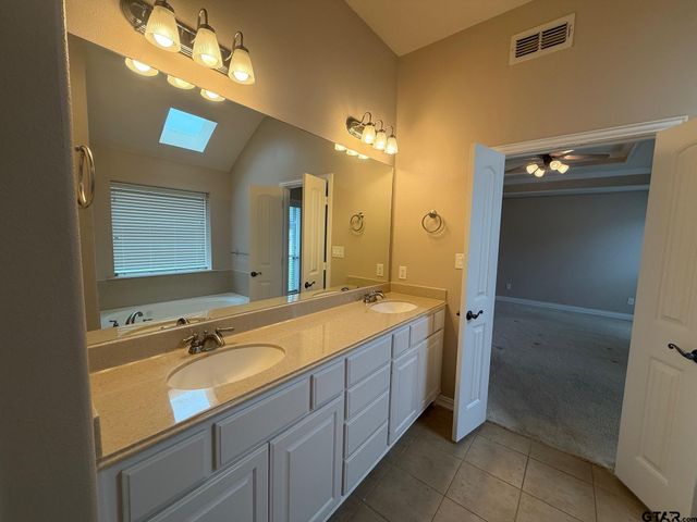 2073 Yasmeen Cir, Flint, TX 75762