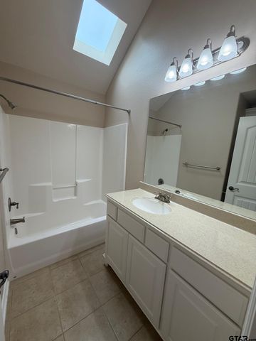 2073 Yasmeen Cir, Flint, TX 75762