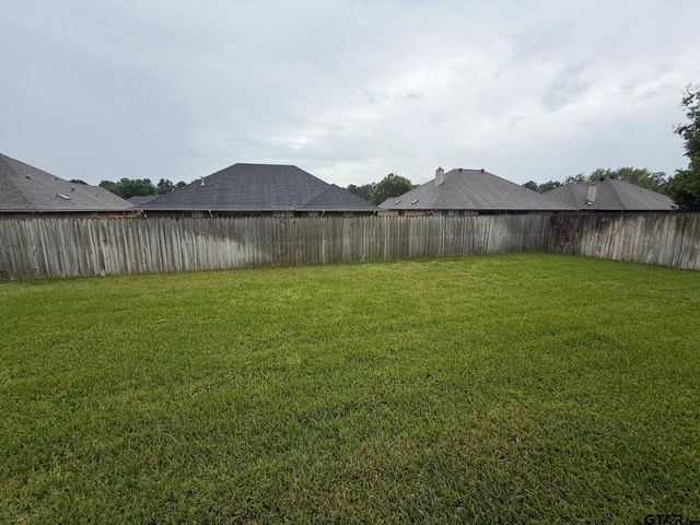 2073 Yasmeen Cir, Flint, TX 75762