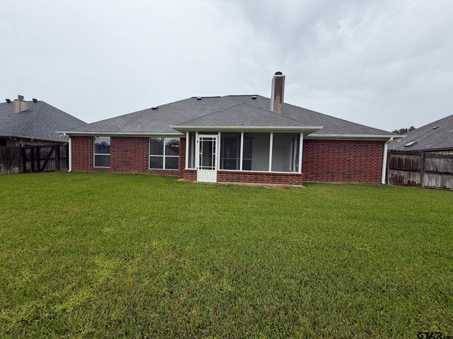 2073 Yasmeen Cir, Flint, TX 75762