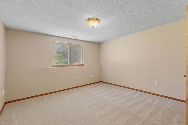 6502 N Park View Ln, Spokane, WA 99205