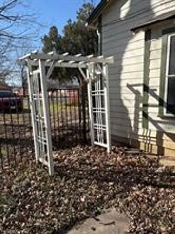 201 E Vine Street, Keller, TX 76248