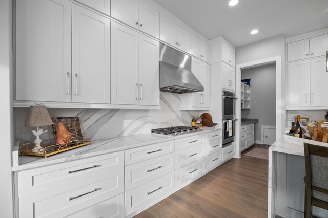 3962 NW 181st Street, Clive, IA 50325