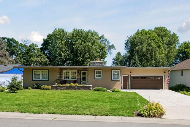 2760 S Shore Drive, Prior Lake, MN 55372