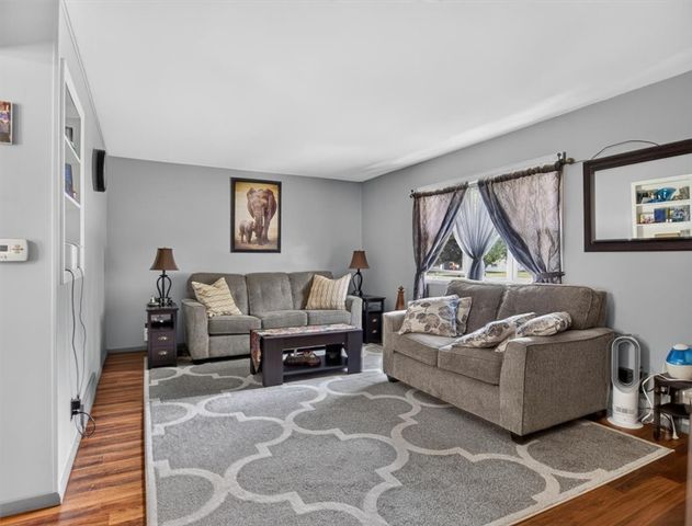 17 Briarwood Lane, Perinton, NY 14450