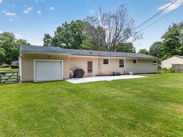 17 Briarwood Lane, Perinton, NY 14450