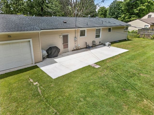 17 Briarwood Lane, Perinton, NY 14450