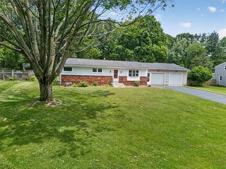 17 Briarwood Lane, Perinton, NY 14450