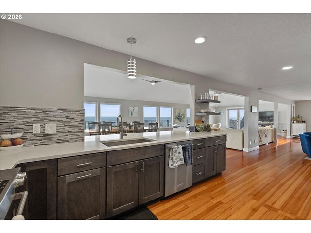 5095 W BELLE Cir, Depoe Bay, OR 97341