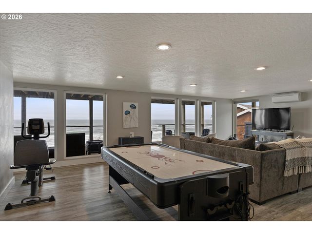 5095 W BELLE Cir, Depoe Bay, OR 97341