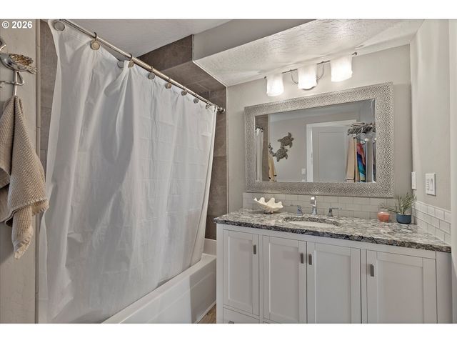 5095 W BELLE Cir, Depoe Bay, OR 97341