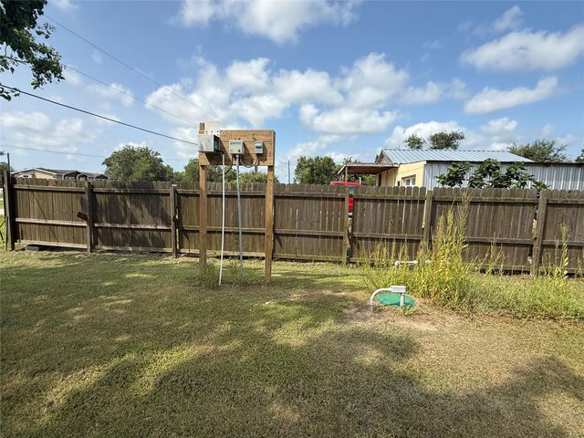 000 North Belt Street, Brazoria, TX 77422
