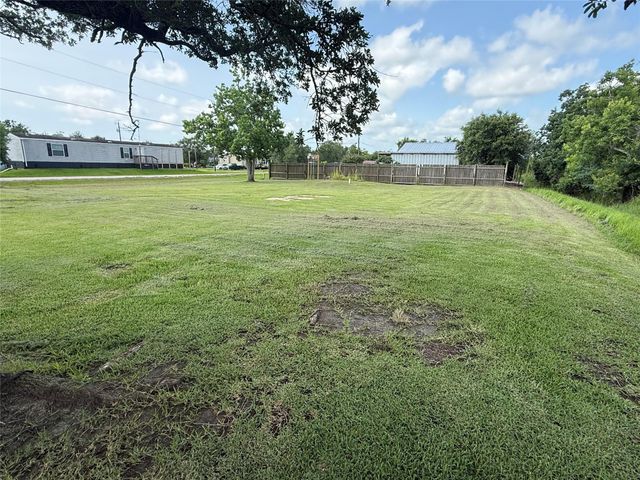 000 North Belt Street, Brazoria, TX 77422