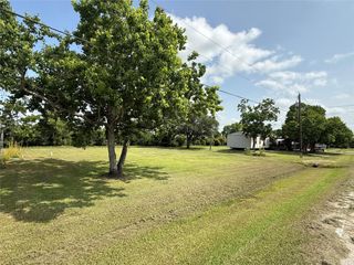 000 North Belt Street, Brazoria, TX 77422