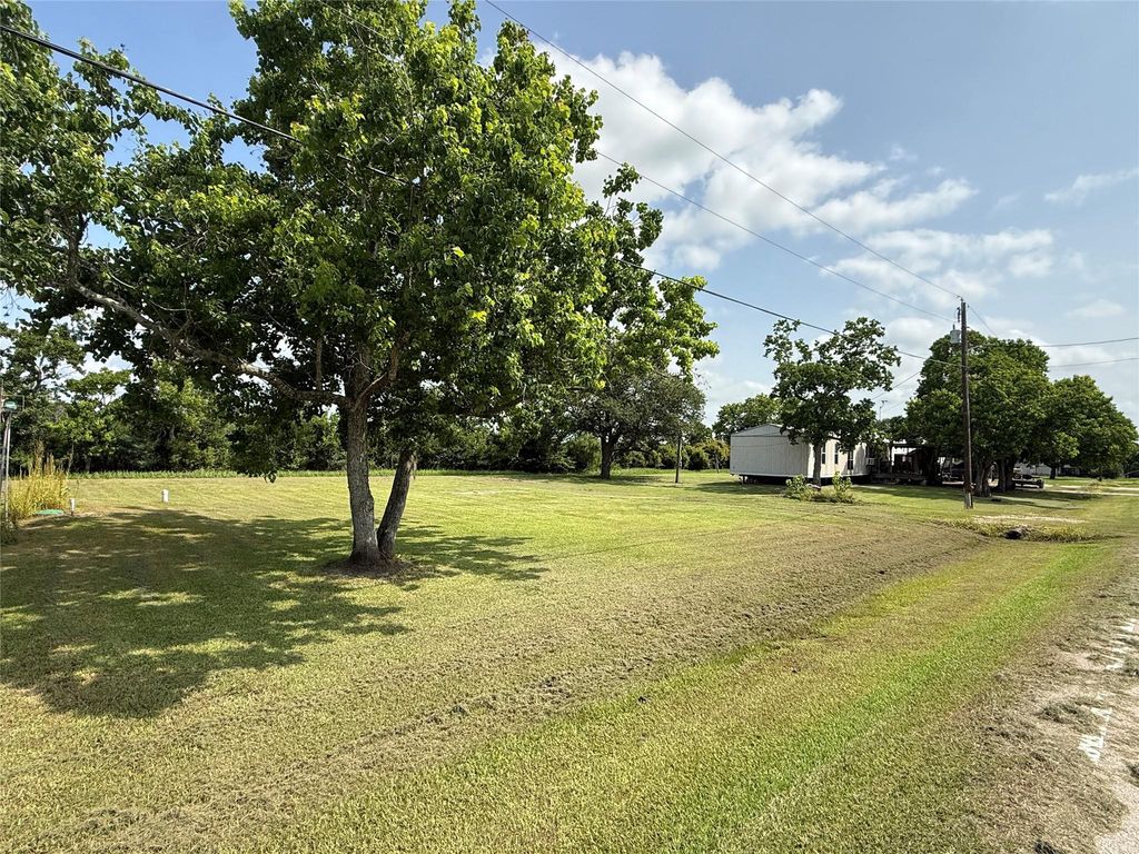 000 North Belt Street, Brazoria, TX 77422