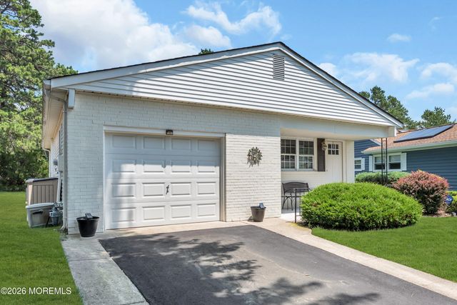 108 Torrey Pines Drive, Toms River, NJ 08757