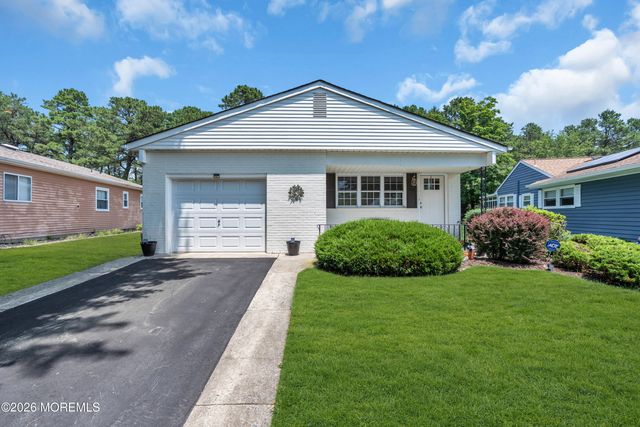 108 Torrey Pines Drive, Toms River, NJ 08757