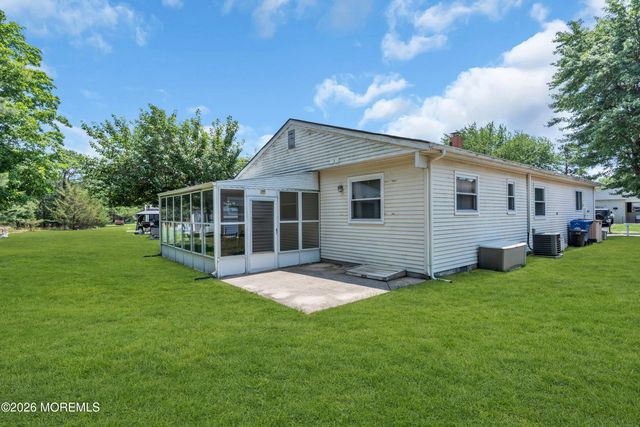 108 Torrey Pines Drive, Toms River, NJ 08757