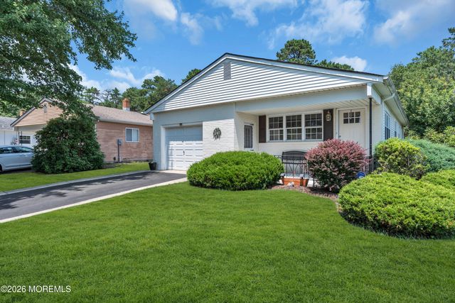 108 Torrey Pines Drive, Toms River, NJ 08757