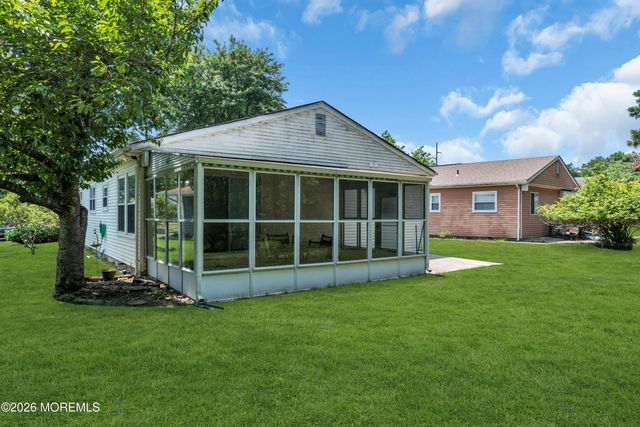 108 Torrey Pines Drive, Toms River, NJ 08757