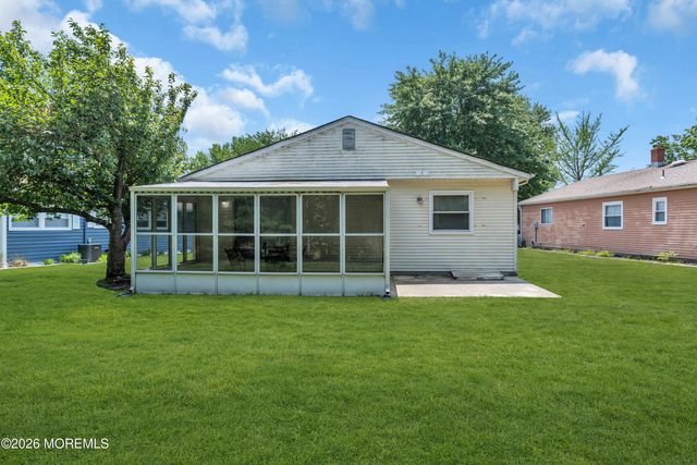 108 Torrey Pines Drive, Toms River, NJ 08757