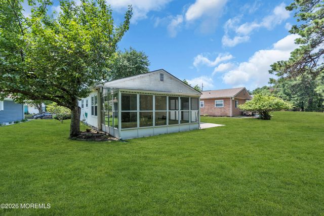 108 Torrey Pines Drive, Toms River, NJ 08757
