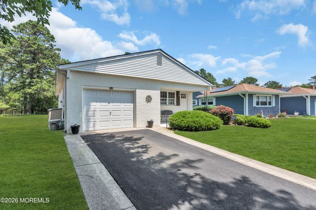 108 Torrey Pines Drive, Toms River, NJ 08757
