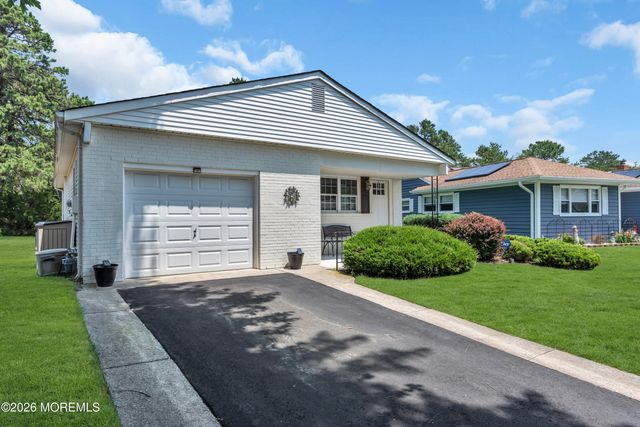 108 Torrey Pines Drive, Toms River, NJ 08757