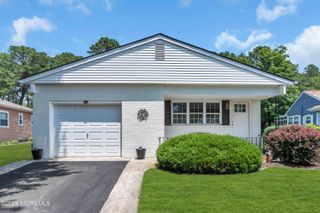 108 Torrey Pines Drive, Toms River, NJ 08757