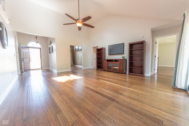 3409 Victoria Avenue, Columbus, IN 47203