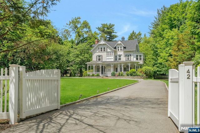 42 Llewellyn Road, Montclair, NJ 07042
