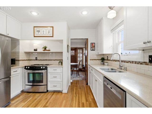 3203 Ne KLICKITAT St, Portland, OR 97212