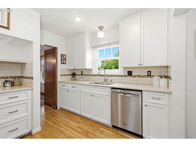 3203 Ne KLICKITAT St, Portland, OR 97212