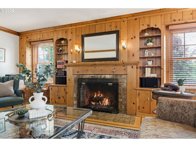 3203 Ne KLICKITAT St, Portland, OR 97212