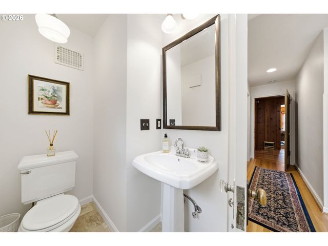 3203 Ne KLICKITAT St, Portland, OR 97212