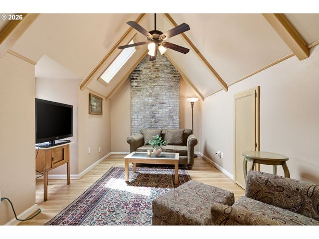 3203 Ne KLICKITAT St, Portland, OR 97212
