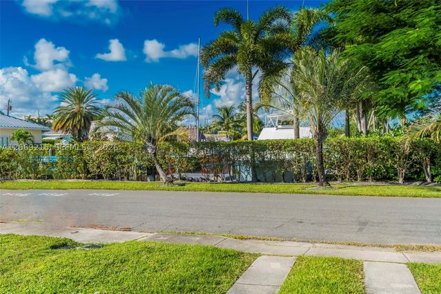 230 NE 2nd Pl, Dania Beach, FL 33004
